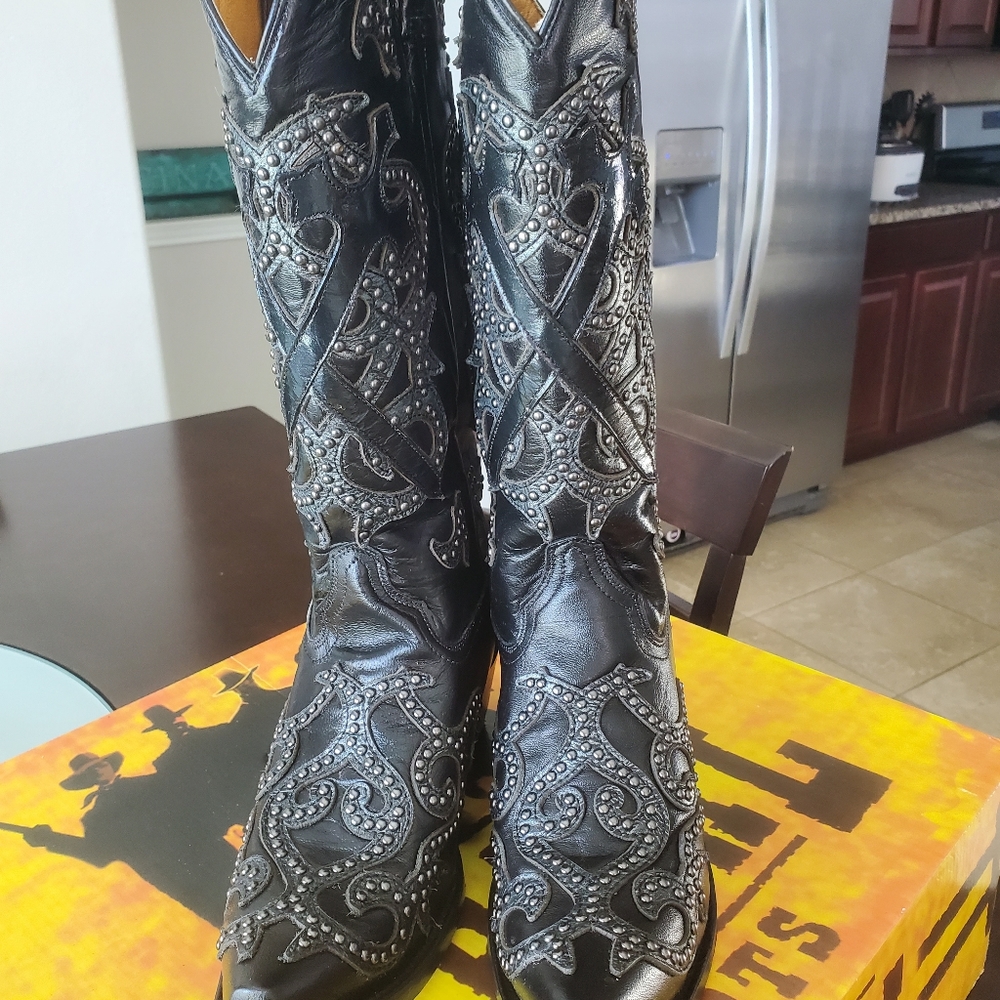 Corral boots